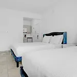 South Beach Chic Studio Retreat Sleeps 4